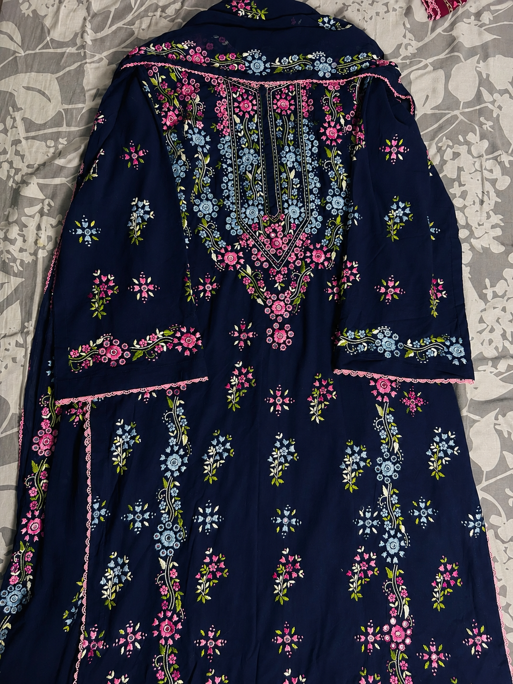 Navy blue floral(delivery time 10 weeks)