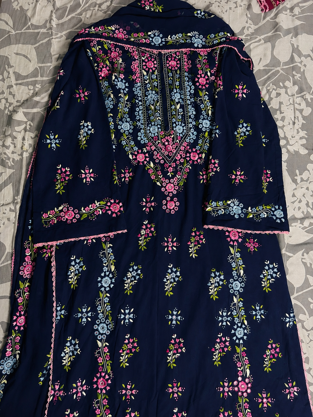 Navy blue floral(delivery time 10 weeks)