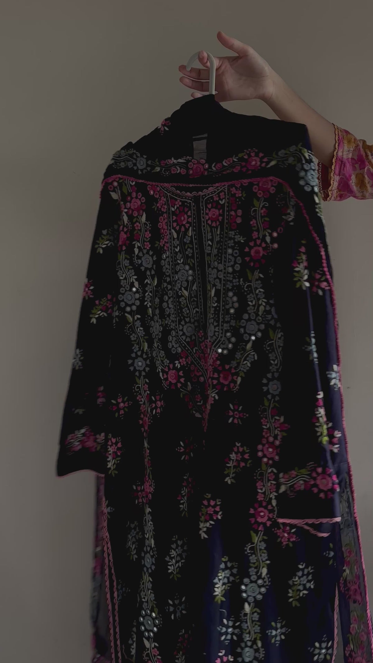 Navy blue floral(delivery time 10 weeks)